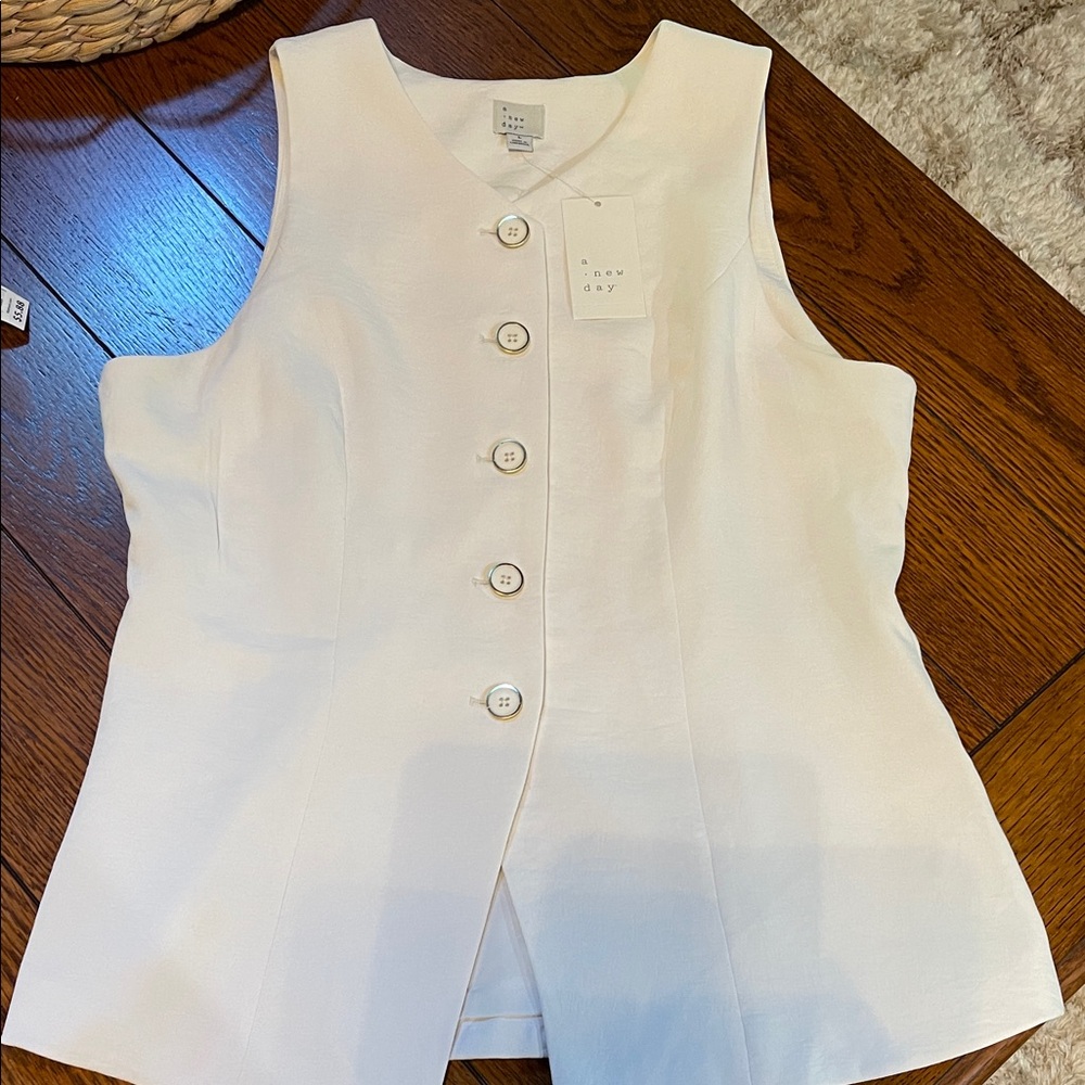 a new day White Button-Front Sleeveless Vest